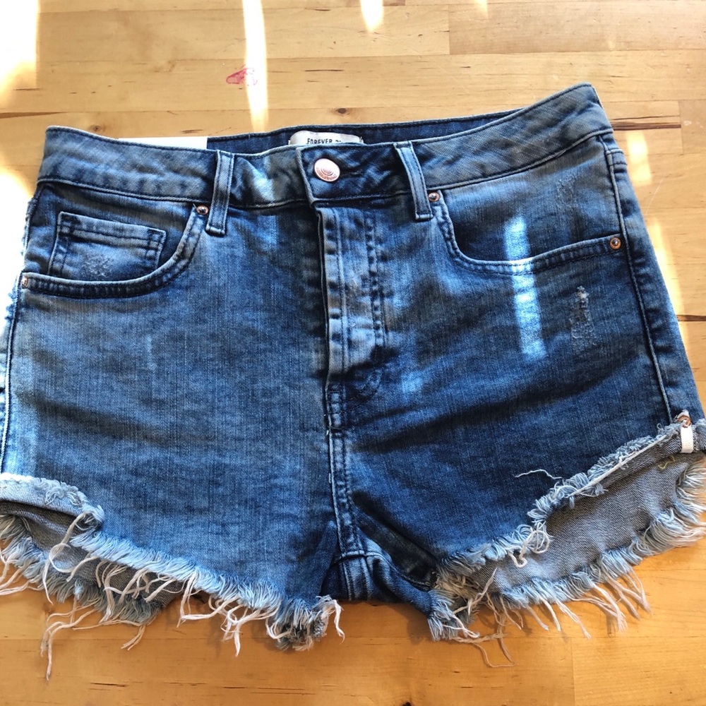 Brand new forever 21 mid rise shorts.